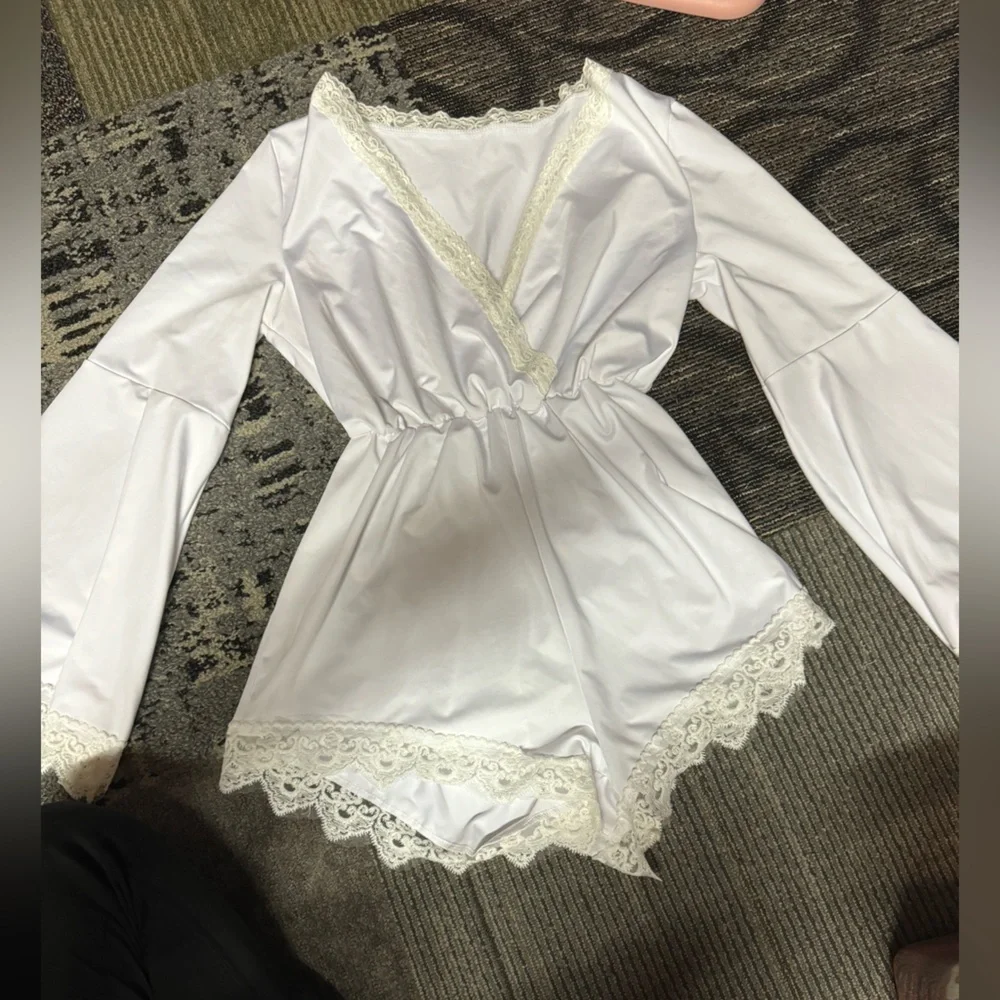 Women’s white romper - Picture 1 of 3